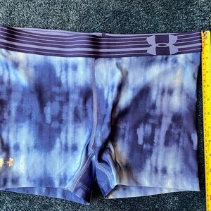 Under Armour women’s M compression shorts
